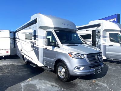 2026 Tiffin Motorhomes Wayfarer 25 XRW — front three-quarter view